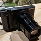 Imagen para el artículo titulado Esta diminuta cámara Sony con óptica 24-720mm te convertirá en el paparazzi que siempre quisiste ser